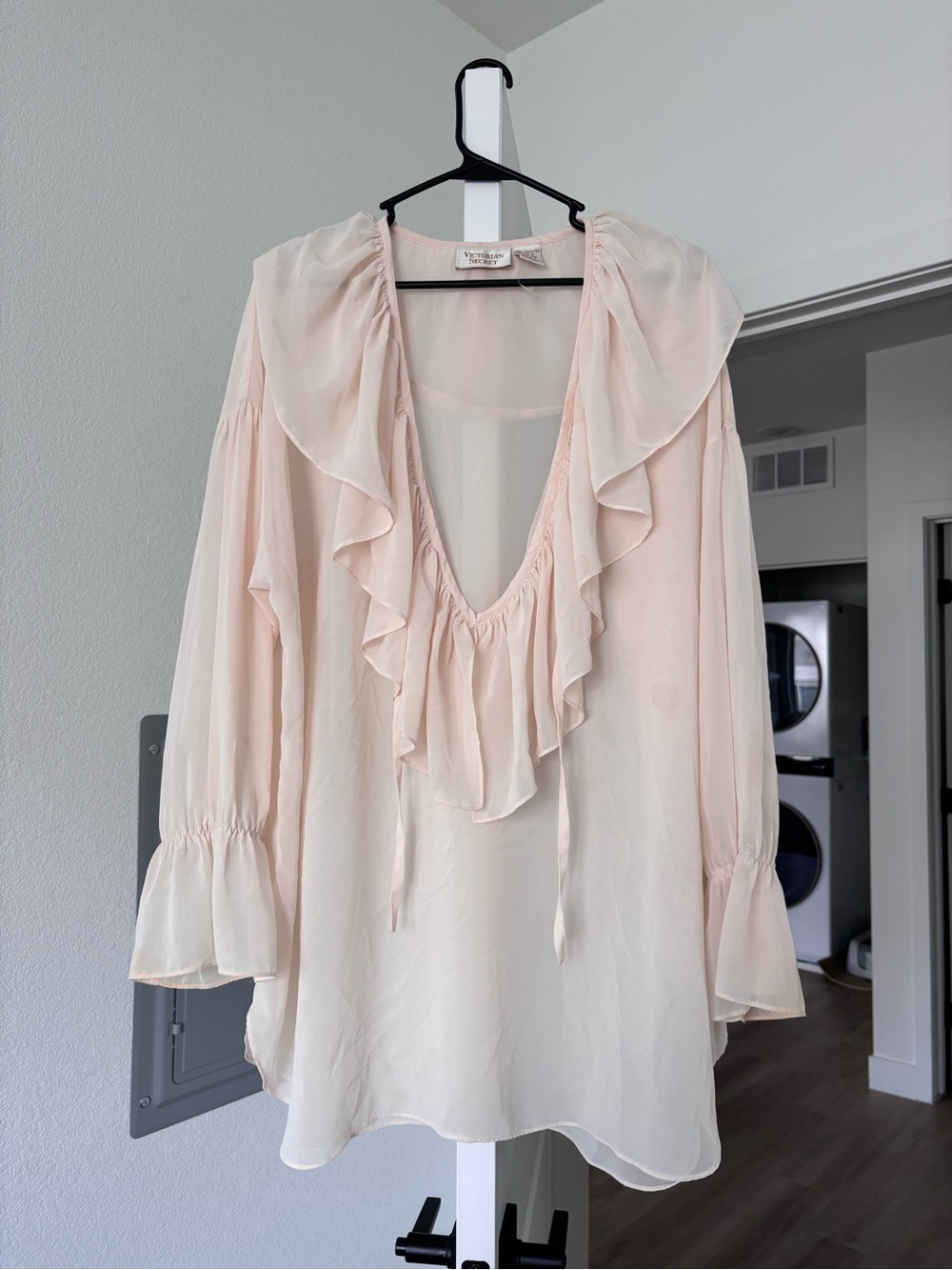 vtg Victoria’s Secret gold label ruffled v neck pajama blouse